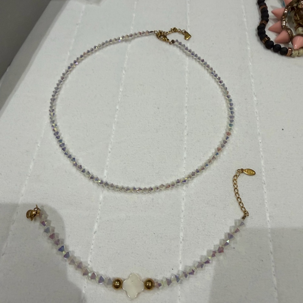 Elegant Gold and White Women's Jewelry Set
